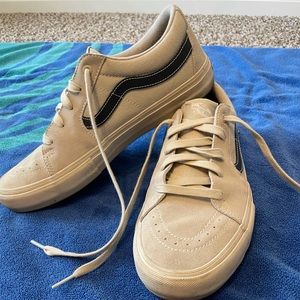 Men’s off white (Low Pro) size 10 Vans